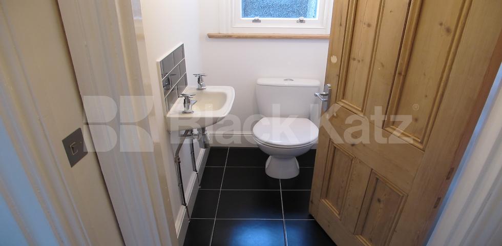 			NEW INSTRUCTION , 3 Bedroom, 1 bath, 1 reception Apartment			 Lee Road, Blackheath